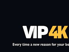 VIP4k. Geile Mädchen sitzen sich gegenseitig auf Gesichter, um Orgasmen zu erreichen