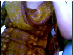 Del desi de la India chica le muestran la pechos en la webcam