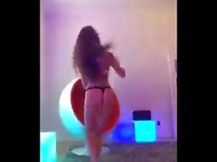 ragazza sexy del ballo striptease con Periscope