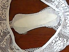 Éjaculation de mamans de de dentelle Slip et Pantyliner