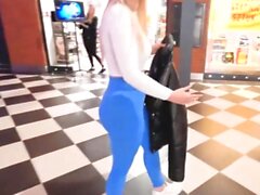 Big Ass Blonde Fucks per soldi nel bagno del centro commerciale