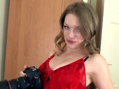 Amber S visar upp sina kameraförmåga och nakna kropp