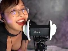 Asiatische ASMR -Ohr -Leckung