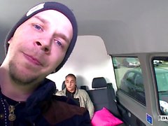 Bums buss - tysk Josy Svarta ha åkt Deckare bak i ett skåpbil