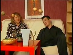 maman russe a bu du vin avec son garçon