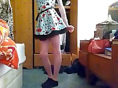 Niedliche 18-jährige Crossdresser