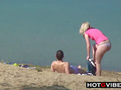 Voyeur, strandpar, nyligen