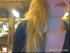 Öffentliches Blinken in ein Café - Live Free Cams - blingcams