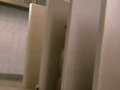 Inconnu amateurs filmés dans la salle de douche