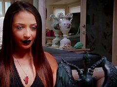 Teen Goth Sex Witch convierte a sus padres en monstruos de sexo anal