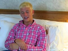 Skinny Blond Twink Kyle Richerds cums efter en intervju