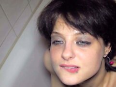 Amateur Pee e Creampie Gangbang con Studentessa Lilly 18