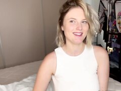 Wildes Mädchen brünette Solo -Masturbation