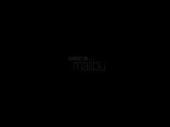 Puesta de sol en en Malibu el arte de películas desnudarse