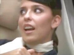 Bordstewardessen zu zeigen Titten Verschieden in ein Flugzeug