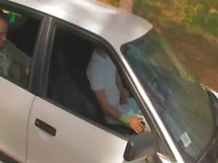 Incroyable Menage à Trois de la Teenie dans la voiture