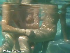 Slut caldi Cums On Dildo Nella La con piscina