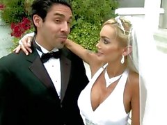 Sexy big-Tit Braut Devon reitet einen großen Schwanz direkt nach ihrer Hochzeit