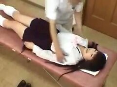 Scolara giapponese Sesso Massaggio Fake Masseur Spycam