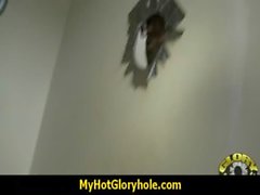 Возбужденный леди пользуется Gloryhole по минету межрасовые от 28