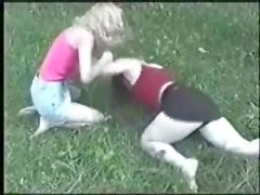 Kristy vs Amanda extreme Catfight Girlfight Haare ziehen