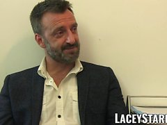 LACEYSTARR - Il dottore GILF mangia Pascal White dopo il sesso