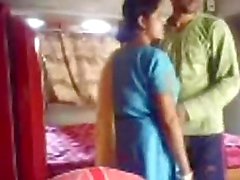 La femme Bengale Horny aspire clandestinement et le une baise un quickie habillée