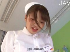 L'infermiere giapponese succhia e fucks il paziente