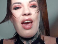 Nasty Brunette Pornstar avec de grands seins