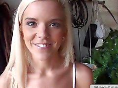 Schlanken blonde teen erste Mal Anal