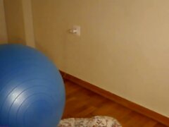 Borracho pequeno titted brinquedos sua buceta na webcam