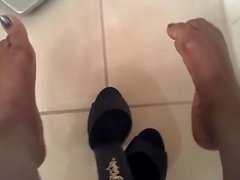 Kaunis musta jalat