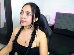 Süße lockige brünette Solo -Webcam -Masturbation