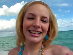 Blond bikini brud knullar pojkvän