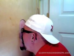 Naimisiin Guy Rakastaa Näillä glory hole Blowjobs