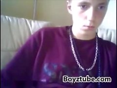 Dinamarquês garoto loiro está sozinho em casa e galo jogador na webcam (Boyztube)