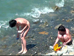 Spionera nakna tjejer på stranden