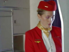 Stewardess baise un passager dans un avion (Nouveau 11 janvier 2021!) - Sunporno