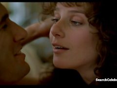 Bir Memur ve Beyefendi (1982) - Debra Winger