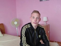 Adolescente amador alemão foda-se com o usuário de menino estranho de Scout69