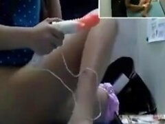 Spion Japanisches Video-Zimmer-Mädchen, das unzensiert masturbiert