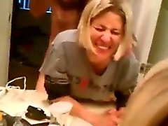 blonde épouse obtenir anal dans les toilettes