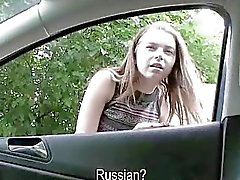 Russian Teen mit sehr große Tits bei Auto gefickt zu