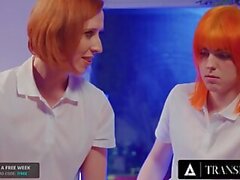 Transfixed - Redhead Trans Shiri Allwood & Jean Hollywood Geben Sie Kenzie Anne Oiled Massage Wit