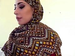 Mulher árabe recebe seu bichano peluda fodida