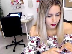 Blondi MILF on isot tissit vittu toimistossa