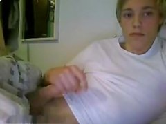 Danish Cute Blond Boy und spielen Dick mit Sperma spritzen im Bett