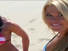 Crazy Lesbische Orgie bricht am Strandtag aus