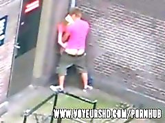 Del voyeur sexual llamó bajo su balcon