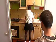 Masturba Nella Cucina con Senza la Madre BVR